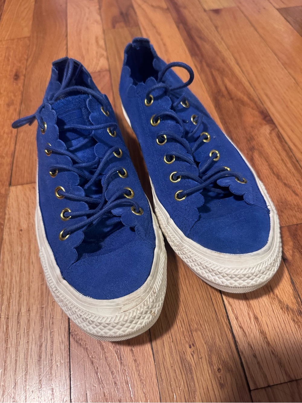 Converse Low-Top Women's Scalloped Lace-Up Sneakers in Royal Blue